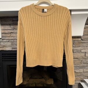 H&M Divided Sweater Top, Size Medium.